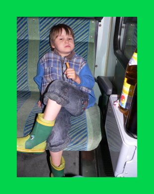 Samuel fährt mit Papa nach Hause.